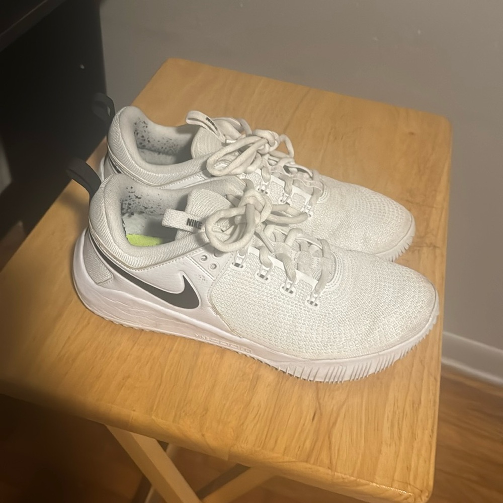 Nike volleyball shoes size 9